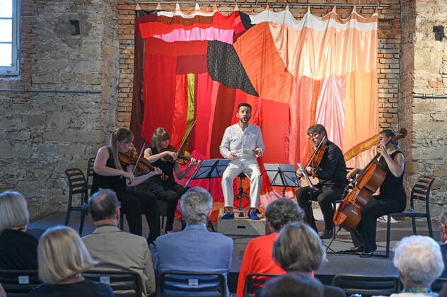 Concert of the Atalante Quartet with the tenor Daniel Johannsen, in the Hipphalle in Gmunden, in the context of the Salzkammergut Festwochen Gmunden, on 23 07 21 The picture shows the tenor Daniel Johannsen with the Atalante Quartet during the concert 2021 Concert of the Atalante Quartet with the tenor Daniel Johannsen, in the Hipphalle in