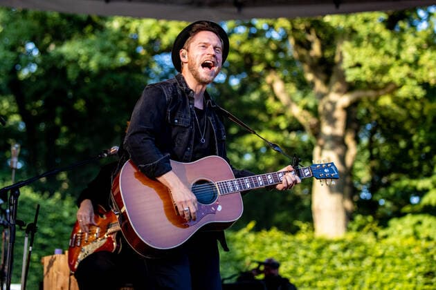 Hamburg, 23 July 2021 Johannes Oerding at a concert on the open-air stage in Hamburgs Stadtpark.