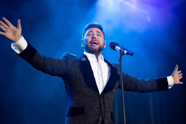 Entertainment Bilder des Tages July 23, 2021, Madrid, Spain: Singer Miguel Poveda performs live on stage during the Jazz Palacio Real music festival at Palacio Real in Madrid. Madrid Spain - ZUMAs197 20210723_zaa_s197_149 Copyright: xAtilanoxGarciax