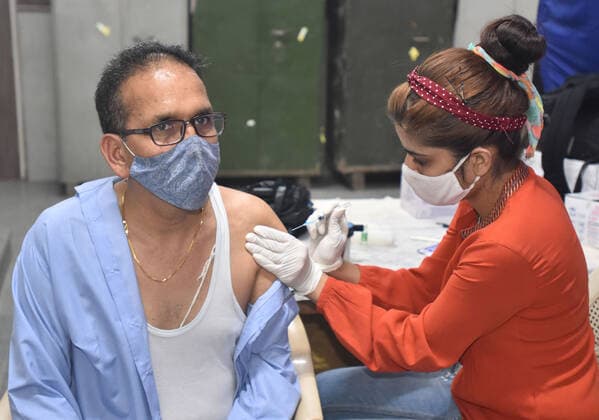 NEW DELHI, INDIA - JULY 23: A health worker administers a dose of Covid-19 vaccine to a beneficiary at SKV School, Mata Sundari Road DDU Marg, on July 23, 2021 in New Delhi, India. (Photo by Sonu Mehta Hindustan Times) COVID-19 Vaccination Drive