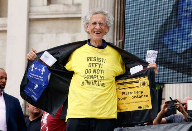 Coronavirus in Großbritannien, Impfgegner protestieren in London . 24 07 2021. London, United Kingdom. Piers Corbyn speaks at the event.Thousands of people gather in Trafalgar Square to protest against the vaccination programme.Anti-Vaxx demonstration. Westminster. Anti-Vaxx demonstrators demonstrate against the Governments Freedom day and the introduction of vaccine passports.  xMarkxThomasx xi-Imagesx IIM-22449-0083