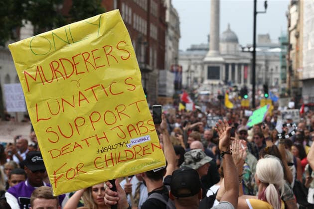 Coronavirus in Großbritannien, Impfgegner protestieren in London July 24, 2021, London, England, United Kingdom: Anti lockdown and anti-vaccine protesters march through LondonÃ¢â‚¬â ¢s Whitehall in Ã¢â‚¬oeWorldwide rally for freedomÃ¢ London United Kingdom - ZUMAs262 20210724_zip_s262_012 Copyright: xTayfunxSalcix