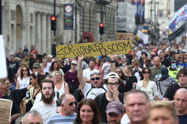 Coronavirus in Großbritannien, Impfgegner protestieren in London July 24, 2021, London, England, United Kingdom: Anti lockdown and anti-vaccine protesters march through LondonÃ¢â‚¬â ¢s Whitehall in Ã¢â‚¬oeWorldwide rally for freedomÃ¢ London United Kingdom - ZUMAs262 20210724_zip_s262_023 Copyright: xTayfunxSalcix