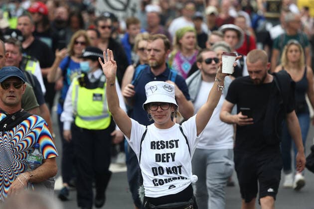 Coronavirus in Großbritannien, Impfgegner protestieren in London July 24, 2021, London, England, United Kingdom: Anti lockdown and anti-vaccine protesters march through LondonÃ¢â‚¬â ¢s Whitehall in Ã¢â‚¬oeWorldwide rally for freedomÃ¢ London United Kingdom - ZUMAs262 20210724_zip_s262_024 Copyright: xTayfunxSalcix
