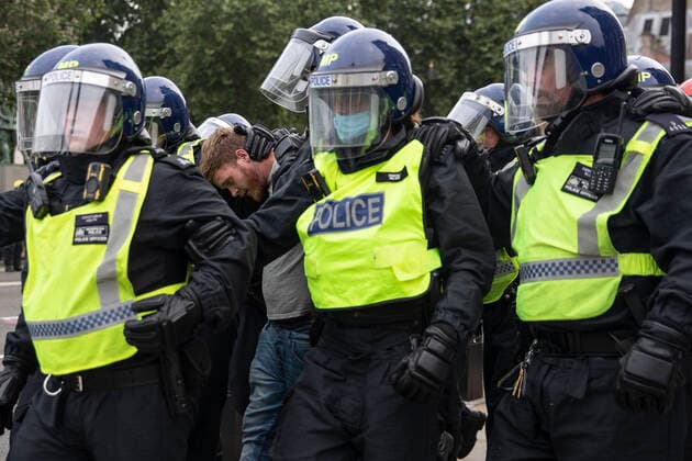 Coronavirus in Großbritannien, Impfgegner protestieren in London July 24, 2021, London, United Kingdom: Arrest outside Parliament Square during the anti-lockdown and anti-vaccine protest in London on July 24, 2021. Demonstrators protest amid Covid-19 pandemic under the rubric Worldwide rally for freedomÃ‚Â start in Trafalgar Square then march towards Hyde Park. London United Kingdom - ZUMAj323 20210724_zip_j323_044 Copyright: xMayxJamesx