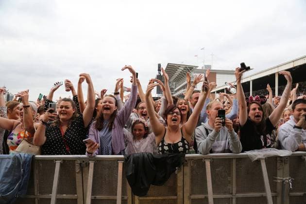 music McFly Concert The crowd during the McFly Music Concert at York Racecourse, York, United Kingdom on 24 July 2021. York York Racecourse Yorkshire United Kingdom Editorial use only , Copyright: xMickxAtkinsx PSI-13164-0001