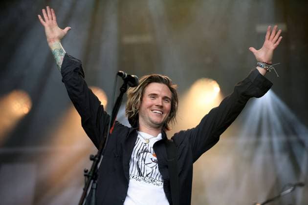 music McFly Concert Dougie Poynter with his arms up during the McFly Music Concert at York Racecourse, York, United Kingdom on 24 July 2021. York York Racecourse Yorkshire United Kingdom Editorial use only , Copyright: xMickxAtkinsx PSI-13164-0040