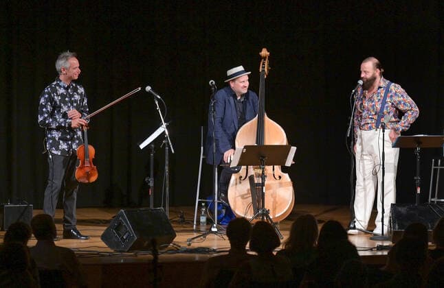 Concert of the gentlemen Georg Breinschmid bassist Benjamin Schmid violinist and Thomas Gansch trumpeter , in the context of the Salzkammergut Festwochen Gmunden, in the Kongresshaus Toskana in Gmunden , on 24 07 21 The picture shows
