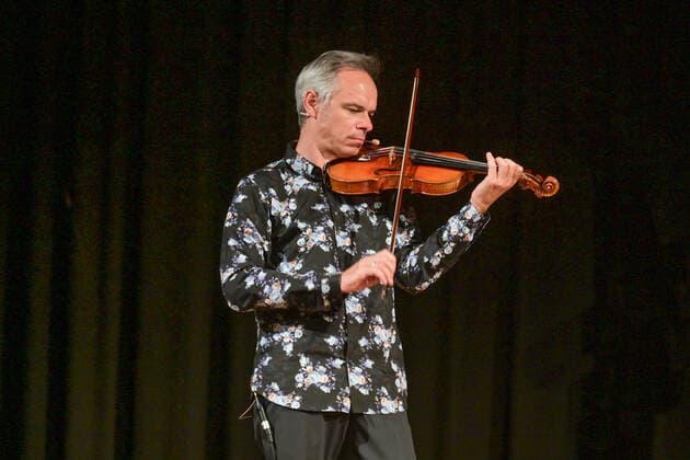 Concert of Georg Breinschmid bass Benjamin Schmid violinist and Thomas Gansch trumpet player , in the context of the Salzkammergut Festwochen Gmunden, in the Kongresshaus Toskana in Gmunden , on 24 07 21 The picture shows the violinist Benjamin Schmid 2021 Concert of Georg Breinschmid bass Ben