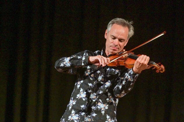 Concert of Georg Breinschmid bass Benjamin Schmid violinist and Thomas Gansch trumpet player , in the context of the Salzkammergut Festwochen Gmunden, in the Kongresshaus Toskana in Gmunden , on 24 07 21 The picture shows the violinist Benjamin Schmid 2021 Concert of Georg Breinschmid bass Ben