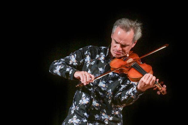 Concert of Georg Breinschmid bass Benjamin Schmid violinist and Thomas Gansch trumpet player , in the context of the Salzkammergut Festwochen Gmunden, in the Kongresshaus Toskana in Gmunden , on 24 07 21 The picture shows the violinist Benjamin Schmid 2021 Concert of Georg Breinschmid bass Ben