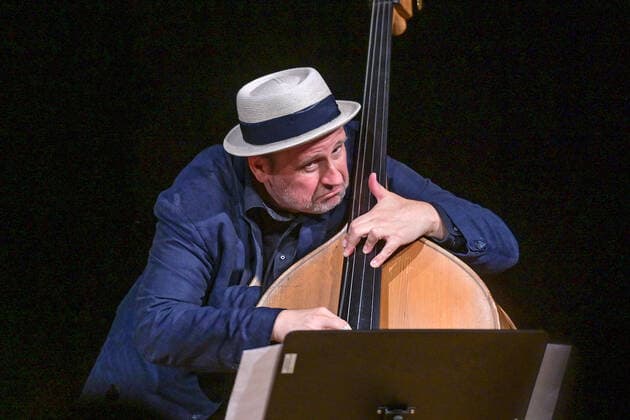 Concert of Georg Breinschmid bass player Benjamin Schmid violinist and Thomas Gansch trumpeter , in the context of the Salzkammergut Festwochen Gmunden, in the Kongresshaus Toskana in Gmunden , on 24 07 21 The picture shows the bass player Georg Breinschmid 2021 Concert of Georg Breinschm