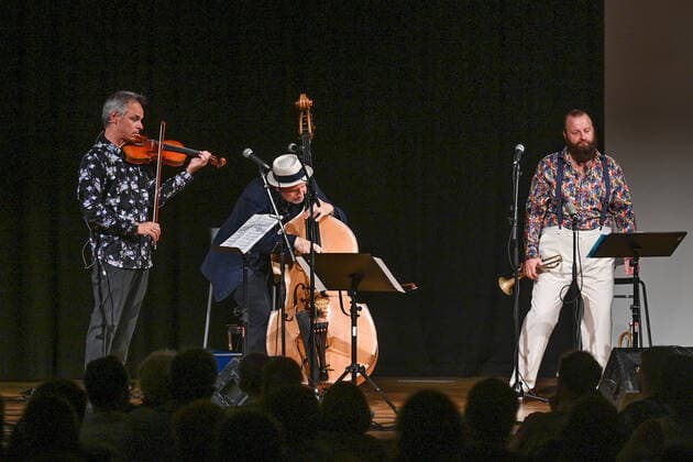 Concert of the gentlemen Georg Breinschmid bassist Benjamin Schmid violinist and Thomas Gansch trumpeter , in the context of the Salzkammergut Festwochen Gmunden, in the Kongresshaus Toskana in Gmunden , on 24 07 21 The picture shows
