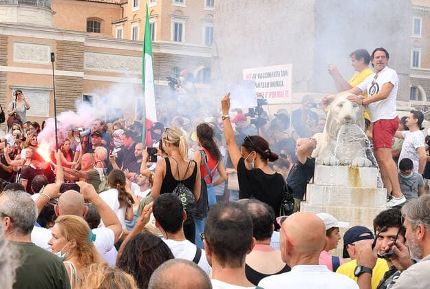 Rome, Protest demonstration throughout Italy against the mandatory vaccination certificate wanted by the government. Pictured:  Copyright: xPieroxTenaglix xIPAx xPieroxTenaglix