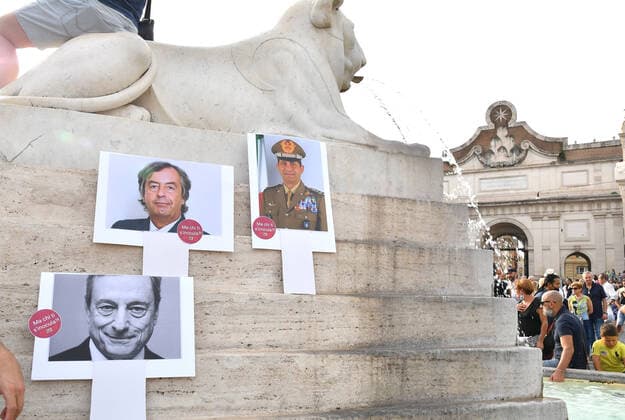Rome, Protest demonstration throughout Italy against the mandatory vaccination certificate wanted by the government. Pictured:  Copyright: xPieroxTenaglix xIPAx xPieroxTenaglix