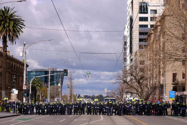 ANTI LOCKDOWN PROTEST MELBOURNE, Police are seen during the ?World Wide Rally For Freedom? anti-lockdown rally in Melbourne, Saturday, July 24, 2021. ( NO ARCHIVING, EDITORIAL USE ONLY, NO USE IN BOOKS WITHOUT CONSENT MELBOURNE VIC AUSTRALIA  Copyright: xLUISxASCUIx 20210724001559721740
