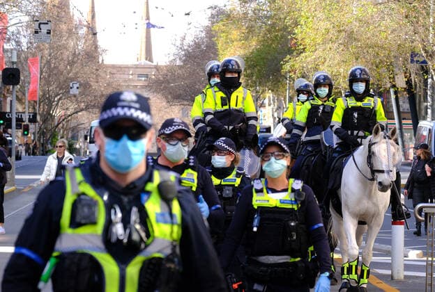 ANTI LOCKDOWN PROTEST MELBOURNE, Police are seen during the ?World Wide Rally For Freedom? anti-lockdown rally in Melbourne, Saturday, July 24, 2021. ( NO ARCHIVING, EDITORIAL USE ONLY, NO USE IN BOOKS WITHOUT CONSENT MELBOURNE VIC AUSTRALIA  Copyright: xLUISxASCUIx 20210724001559723377