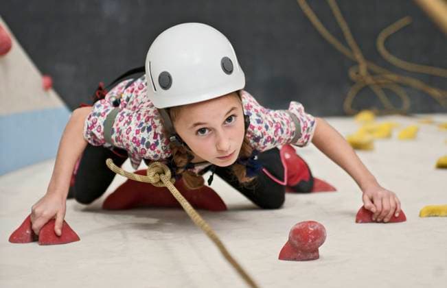 girl climbing at indoor climbing wall in London London, England, United Kingdom CR_THHE210715-797610-01 ,model released, Symbolfoto ,property released