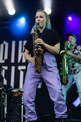 Janine Dornbusch, saxophone Live performance of the Bonn Brasspop Band Querbeat with songs from the new album Radikal Positiv at BonnLive Kulturgarten Bonn, 25 07 2021 BonnLive is a cooperation between fünfdrei Eventagentur and Rheinevents Bonn Am Römerbad NRW Germany
