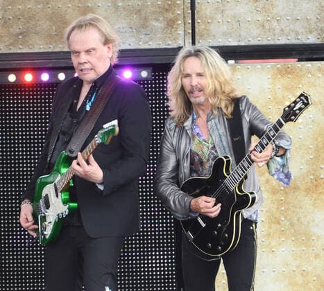 Readington, NJ, - JULY 25: James Young and Tommy Shaw of Styx preforms in concert at the The 38th annual New Jersey Lottery Festival of Ballooning on JULY 25, 2021 in Readington, NJ . Copyright: xJohnxPalmerx