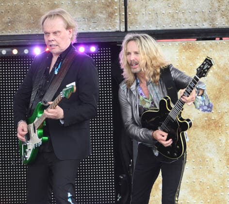 Readington, NJ, - JULY 25: James Young and Tommy Shaw of Styx preforms in concert at the The 38th annual New Jersey Lottery Festival of Ballooning on JULY 25, 2021 in Readington, NJ . Copyright: xJohnxPalmerx