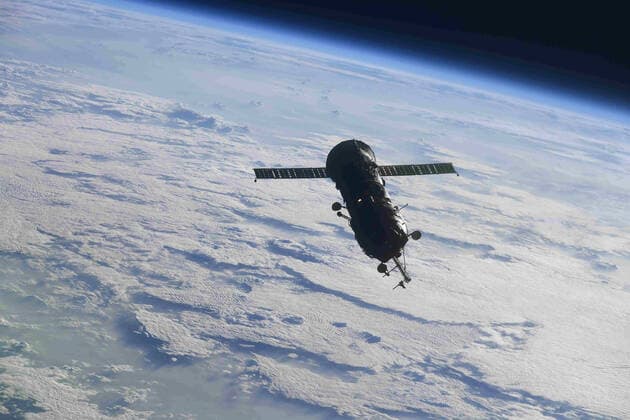 Bilder des Jahres 2021, News 07 Juli News Themen der Woche KW30 News Bilder des Tages A view of the Progress MS-16 freighter with the Pirs docking module undocked from the International Space Station and set for re-entry into Earth s atmosphere. Roscosmos cosmonaut Oleg Novitsky Roscosmos Press Office TASS THIS IMAGE WAS PROVIDED BY A THIRD PARTY. EDITORIAL USE ONLY  TS1099D2