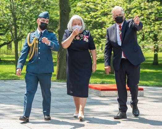 July 26, 2021, Ottawa, on, Canada: Governor General Mary Simon and her husband Whit Fraser arrive at Rideau Hall, Monday, July 26, 2021 in Ottawa. Ottawa Canada  - ZUMAc35_ 20210726_zaf_c35_128 Copyright: xRyanxRemiorzx