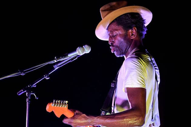 Concert de Keziah Jones a La Fondation Maeght dans le labyrinthe Miro a Saint Paul de Vence. Concert by Keziah Jones at La Fondation Maeght in the Miro labyrinth in Saint Paul de Vence. 270684 2021-07-25 Saibt Paul de Vence France Jones, Keziah  Copyright: xL.Urmanx xStarfacex STAR_270684_012