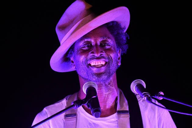 Concert de Keziah Jones a La Fondation Maeght dans le labyrinthe Miro a Saint Paul de Vence. Concert by Keziah Jones at La Fondation Maeght in the Miro labyrinth in Saint Paul de Vence. 270684 2021-07-25 Saibt Paul de Vence France Jones, Keziah  Copyright: xL.Urmanx xStarfacex STAR_270684_016