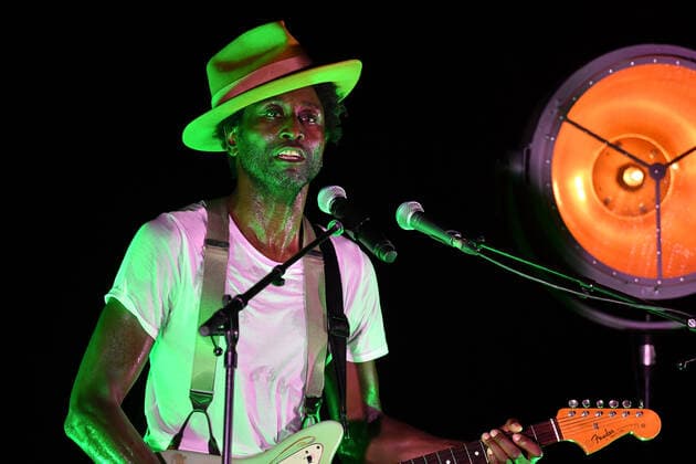 Concert de Keziah Jones a La Fondation Maeght dans le labyrinthe Miro a Saint Paul de Vence. Concert by Keziah Jones at La Fondation Maeght in the Miro labyrinth in Saint Paul de Vence. 270684 2021-07-25 Saibt Paul de Vence France Jones, Keziah  Copyright: xL.Urmanx xStarfacex STAR_270684_019