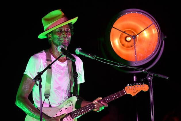 Concert de Keziah Jones a La Fondation Maeght dans le labyrinthe Miro a Saint Paul de Vence. Concert by Keziah Jones at La Fondation Maeght in the Miro labyrinth in Saint Paul de Vence. 270684 2021-07-25 Saibt Paul de Vence France Jones, Keziah  Copyright: xL.Urmanx xStarfacex STAR_270684_020
