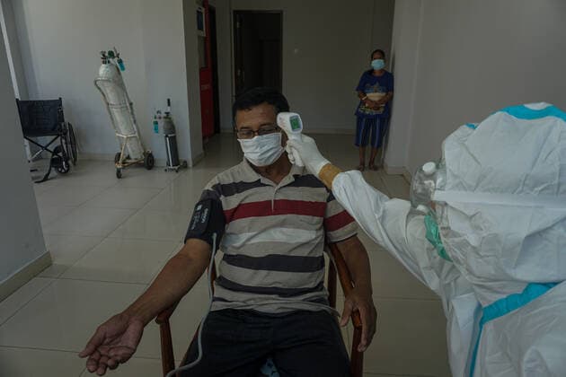 July 27, 2021, Badung, Bali, Indonesia: Quarantine participants got their routine medical check up at Wisma Bima Cottages II, Kuta. Bali local government to centralized Covid-19 quarantines for asymptomatic and mild symptoms to make medical controlling easier. Before thousands of people die during self-quarantines in their own houses, based on Health Misitry data. Badung Indonesia - ZUMAb245 20210727_zip_b245_006 Copyright: xDickyxBisinglasix