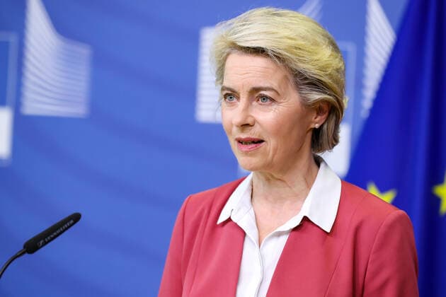 (210727) -- BRUSSELS, July 27, 2021 -- European Commission President Ursula von der Leyen makes a statement on the European Union (EU) Vaccines Strategy in Brussels, Belgium, July 27, 2021. Seventy percent of adults in EU have received at least one vaccine dose against COVID-19, she said on Tuesday. ) BELGIUM-BRUSSELS-EU-COVID-19-VACCINATION ZhangxCheng 