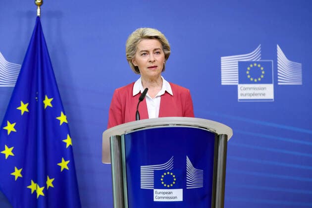(210727) -- BRUSSELS, July 27, 2021 -- European Commission President Ursula von der Leyen makes a statement on the European Union (EU) Vaccines Strategy in Brussels, Belgium, July 27, 2021. Seventy percent of adults in EU have received at least one vaccine dose against COVID-19, she said on Tuesday. ) BELGIUM-BRUSSELS-EU-COVID-19-VACCINATION ZhangxCheng 
