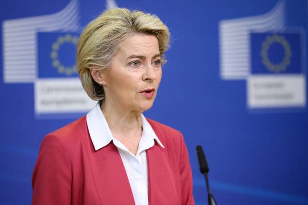 (210727) -- BRUSSELS, July 27, 2021 -- European Commission President Ursula von der Leyen makes a statement on the European Union (EU) Vaccines Strategy in Brussels, Belgium, July 27, 2021. Seventy percent of adults in EU have received at least one vaccine dose against COVID-19, she said on Tuesday. ) BELGIUM-BRUSSELS-EU-COVID-19-VACCINATION ZhangxCheng 