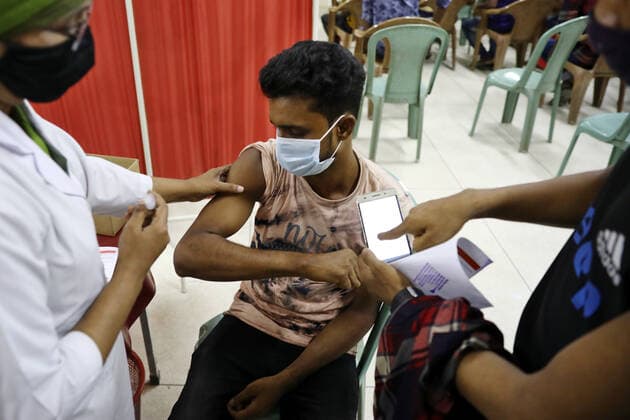 Covid-19 Vaccination In Dhaka A Migrant worker receives a dose of the Moderna vaccine against the Covid-19 coronavirus in Dhaka, Bangladesh on July 27, 2021. Dhaka Bangladesh rahman-notitle210727_np14G  Copyright: xSyedxMahamudurxRahmanx