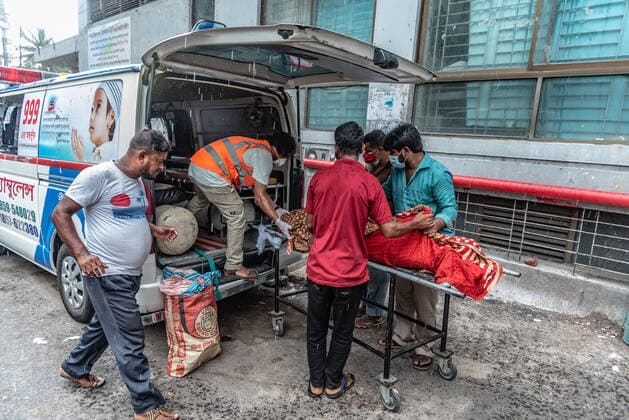 Bangladesh: 14,925 new cases of covid-19 and 258 new deaths The rate of corona infection in the country is increasing day by day. There have been 14,925 new cases and 258 new deaths in covid-19, death rate increase. The reason is the unconsciousness of people. Bangladesh Copyright: RakibulxAlamxKhan