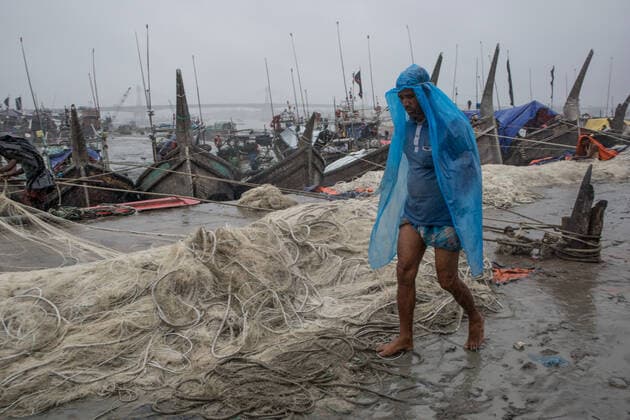 Bangladesh: After the 65-day long ban on catching fish After a 65-day ban, fishermen have started fishing in the Bay of Bengal. The government has put in the restriction since 2015 to ensure proper breeding. Fishers across the country have ventured out with their net after the 65-day long ban on catching Hilsa at sea.These photos were taken from Chattogram city’s Fishery Ghat area. Chittagong 84 Bangladesh Copyright: ShaownxChowdhury