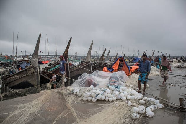 Bangladesh: After the 65-day long ban on catching fish After a 65-day ban, fishermen have started fishing in the Bay of Bengal. The government has put in the restriction since 2015 to ensure proper breeding. Fishers across the country have ventured out with their net after the 65-day long ban on catching Hilsa at sea.These photos were taken from Chattogram city’s Fishery Ghat area. Chittagong 84 Bangladesh Copyright: ShaownxChowdhury