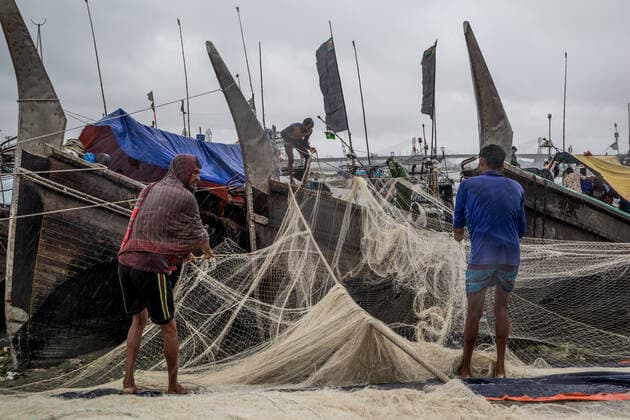 Bangladesh: After the 65-day long ban on catching fish After a 65-day ban, fishermen have started fishing in the Bay of Bengal. The government has put in the restriction since 2015 to ensure proper breeding. Fishers across the country have ventured out with their net after the 65-day long ban on catching Hilsa at sea.These photos were taken from Chattogram city’s Fishery Ghat area. Chittagong 84 Bangladesh Copyright: ShaownxChowdhury