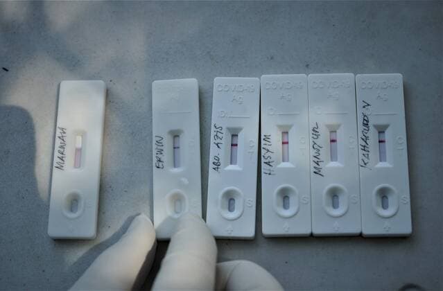 Indonesia: Sharing Aid during pandemic A number of antigen test kits showing negative results for drivers at the Mallengkeri Terminal in Makassar, Indonesia. An antigen examination and test were carried out by the Traffic Directorate of the South Sulawesi Police to detect Covid-19 at the city transportation terminal. Makassar South Sulawesi Indonesia Copyright: HerwinxBahar