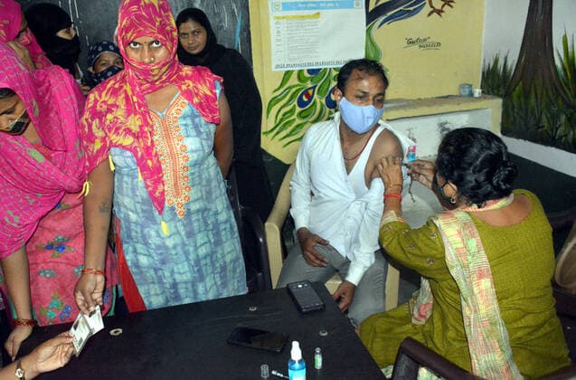 GHAZIABAD, INDIA - JULY 27: People flout social distancing norms while Covid-19 vaccinations are done at Dasna Primary School, on July 27, 2021 in Ghaziabad, India. (Photo by Sakib Ali Hindustan Times ) COVID-19 Vaccination Drive