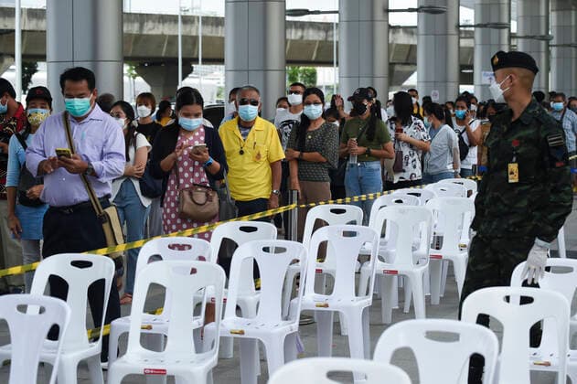 Mass COVID-19 Vaccination To Contain The Pandemic. Thai people are waiting to be vaccinated against COVID-19 at a vaccination center, set up inside the Bang Sue Grand Station in Bangkok, Thailand, 28 July 2021. Bangkok Thailand laowilas-notitle210728_nprvr  Copyright: xAnusakxLaowilasx