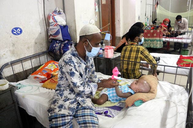 New Dengue Outbreak Infects Children In Bangladesh DHAKA, BANGLADESH - JULY 28: A person plays with her daughter while she is attended at children s hospital, due she was infected by a new outbreak of the dengue virus on July 28, 2021 in Dhaka, Bangladesh. Copyright: xHabiburxRahmanx EYEPIXGROUP_HR_28072021_10953
