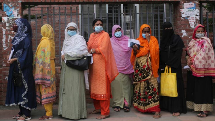 July 28, 2021, Dhaka, Bangladesh: People stand in a queue as they wait for a Covid -19 coronavirus vaccine in front of a hospital in Dhaka. Dhaka Bangladesh - ZUMAh143 20210728_zap_h143_002 Copyright: xMDxMehedixHasanx
