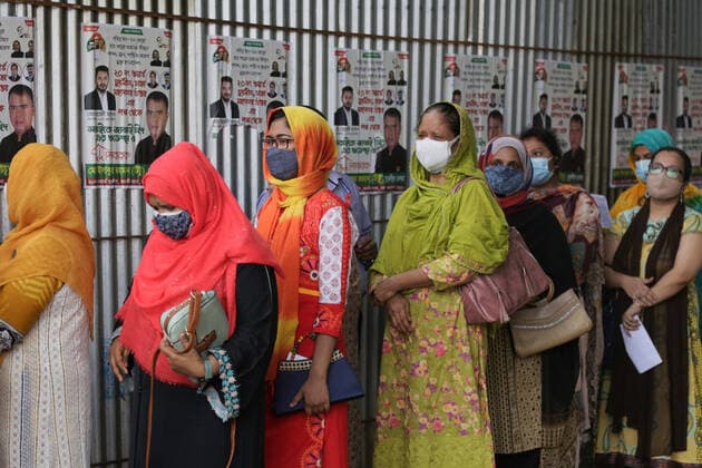July 28, 2021, Dhaka, Bangladesh: People stand in a queue as they wait for a Covid -19 coronavirus vaccine in front of a hospital in Dhaka. Dhaka Bangladesh - ZUMAh143 20210728_zap_h143_003 Copyright: xMDxMehedixHasanx