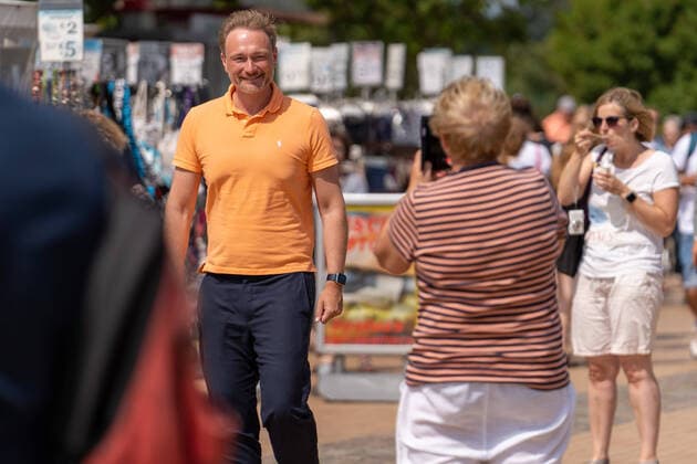 Christian Lindner on Fehmarn on 28 07 2021, Fehmarn, South Beach Christian Lindner made a stop on Fehmarn today as part of his summer tour On the south beach there was an election campaign event PHOTO DENNIS ANGENENDT Copyright: xBEAUTIFULxSPORTS Angenendtx