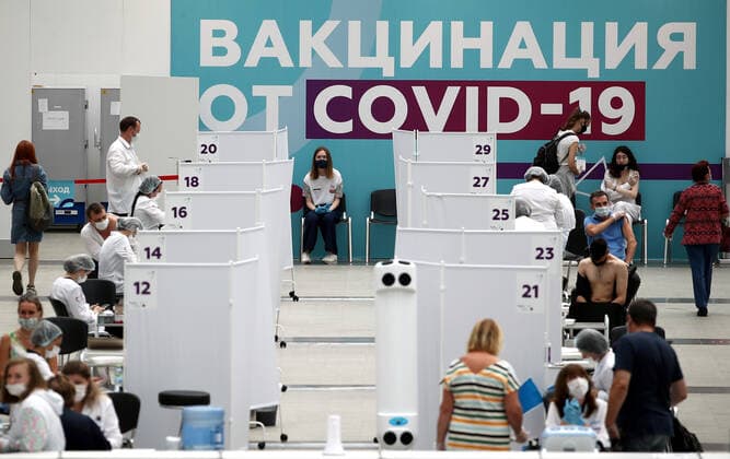MOSCOW, RUSSIA - JULY 29, 2021: Citizens visit the largest Russian COVID-19 vaccination site set up at the Gostiny Dvor Exhibition Centre, oncology patients also given injections. Anton Novoderezhkin TASS  TS10A41B