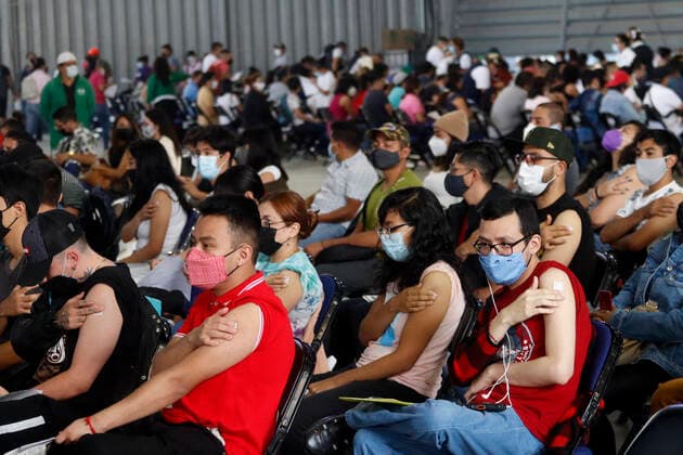 Youths Receive Sputnik V Vaccine Against Covid-19 Youths wait 30 min after receive Sputnik V dose, in case they have symptoms from the vaccine, inside at the Palacio de los Deportes during the mass vaccination against Covid 19 for people aged 18 on July 28, 2021 in Mexico City, Mexico. Mexico City Mexico group-youthsre210728_npi3f  Copyright: xEyepixx