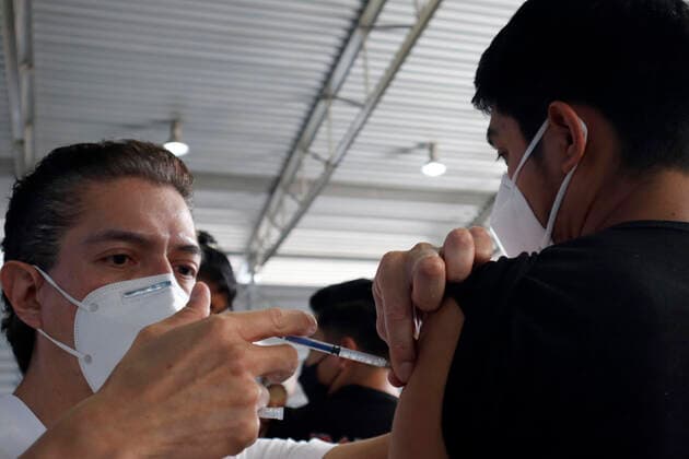 Youths Receive Sputnik V Vaccine Against Covid-19 A Health worker, applies a Sputnik V dose to a young inside at the Palacio de los Deportes during the mass vaccination against Covid 19 for people aged 18 on July 28, 2021 in Mexico City, Mexico. Mexico City Mexico group-youthsre210728_npMUw  Copyright: xEyepixx